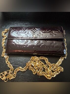 Authentic Louis Vuitton Amarante Monogram Vernis Sarah Wallet on Chain (WOC)